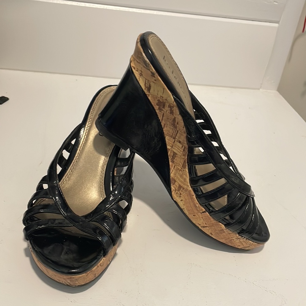 Le Chateau wedges size 6.5